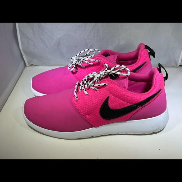 PreOwned Nike RosheRun Women’s 7.5 Hot Pink
